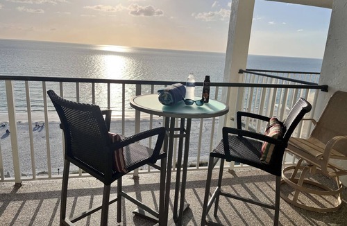 Marco Island Condo | A MILLION DOLLAR VIEW WITH A ROOM. Penthouse Floor. 5 star reviews. 3 beds.