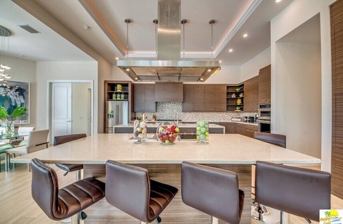 Caloosahatchee Villa | A spacious 6-bedroom retreat in sunny Cape Coral.