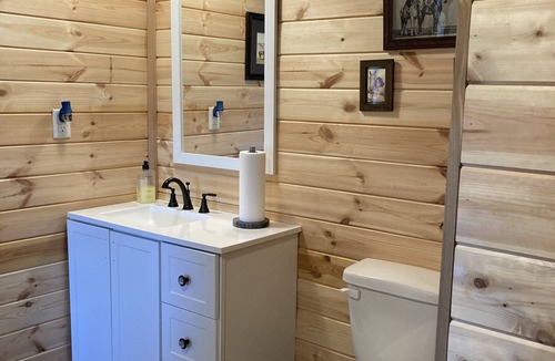 Vinemont House | A true "Barn" experience! Pet friendly!
