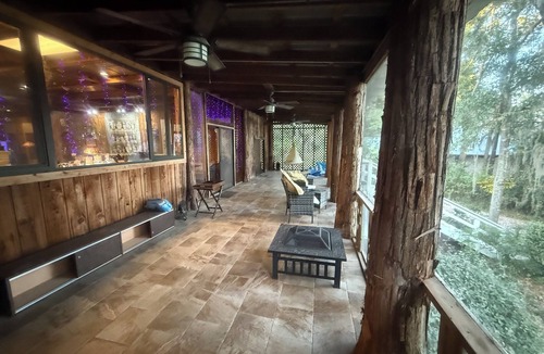 Putnam Hall House | A unique vacation resort- former Florida Governor’s family estate lake house