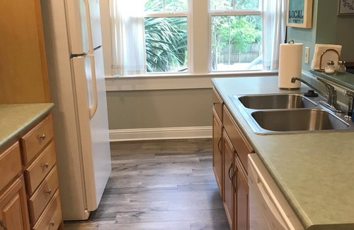 Biloxi Apartment | Above It All. Charming 2-bedroom apartment in the heart of Ocean Springs.