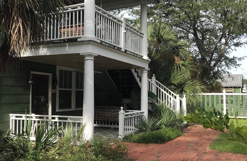 Biloxi Apartment | Above It All. Charming 2-bedroom apartment in the heart of Ocean Springs.
