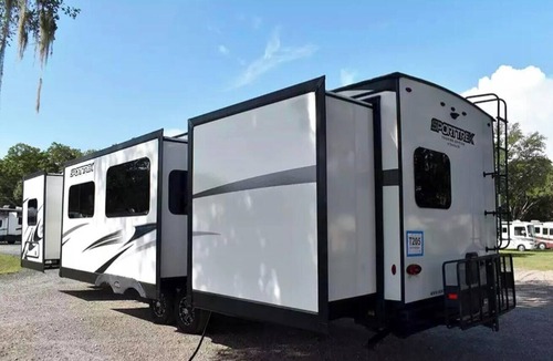 Lutz House | Adorable 2-bedroom camper the heart of Lutz