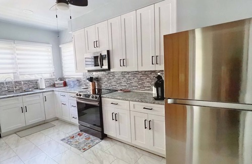 South Pensacola House | Adorable 2 BR Bungalow Near DT, NAS, Beaches
