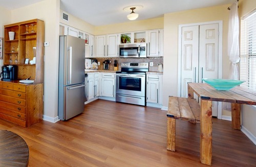 Gulf Shores Condo | Adorable Condo w/Pool and Beach Access Sleeps 5