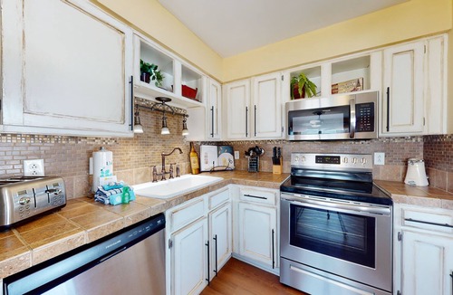 Gulf Shores Condo | Adorable Condo w/Pool and Beach Access Sleeps 5