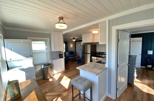 Surf Side Shores House | Adorable cottage w/Beach Access