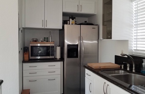 Central Beach Condo | Adorable 'Melrose Place' style condo on Intercoastal Waterway 1 Block From Beach