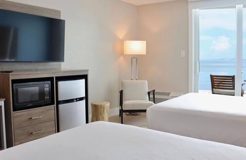 Pinellas Point Hotel | Adventure Awaits Near Fort De Soto | Water Sports, Marina & Pool Access