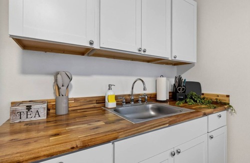 South Pensacola Cottage | Affordable & Private Studio
