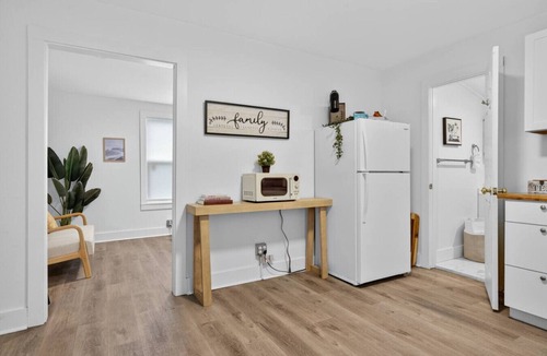 South Pensacola Cottage | Affordable & Private Studio