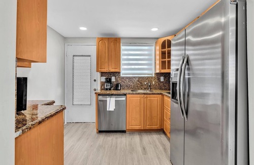 Bay Harbor Islands Apartment | Airy 2BR in Bay Harbor Islands close to beach, shopping, and dining
