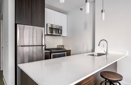 Downtown Chicago Apartment | Airy Loop Studio w/Theater & Games, nr Millennium Park, by Blueground
