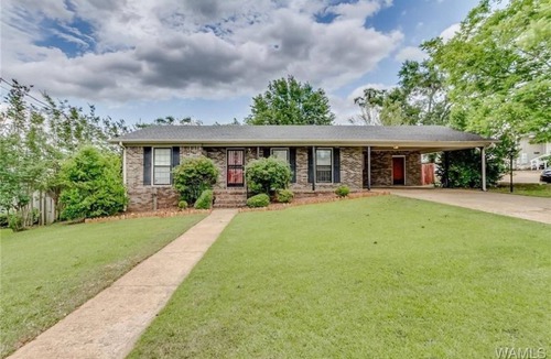 Forest Lake House | Alabama themed home with fenced yard and courtyard