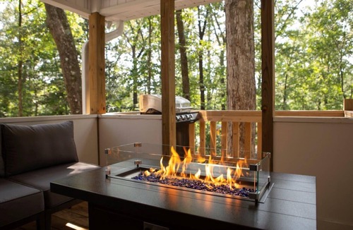 Northport House | Alabama University Events, 5 bdrm Home by Lake, sleeps 14, 5 mil to Bryant/Denny