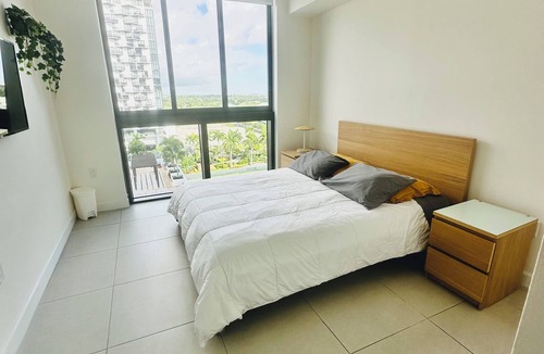 Doral Apartment | Always 5 stars apartment in Downtown Doral with fitness room, pool and fast WiFi