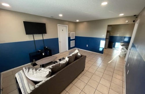 South Baton Rouge Apartment | Amazing 2 bed/2 bath apartment 9 mins from LSU - King Size Beds