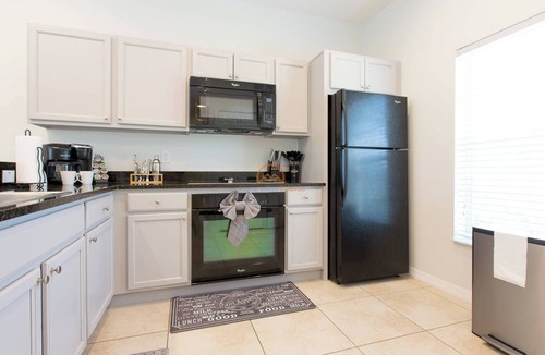 West Kissimmee House | Amazing and Modern3BR Townhouse with New Hot Tub Town Home with Resort Amenities