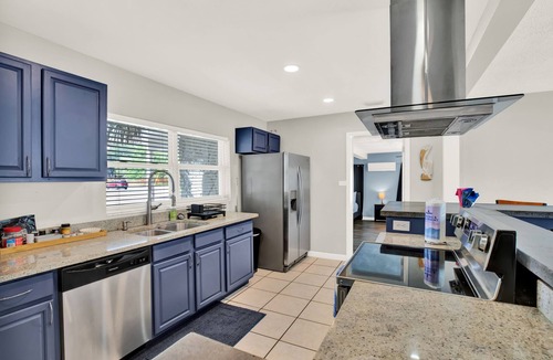 St. Petersburg - Clearwater House | Amazing Home with Heated Pool! Sleeps 10! Book Now! Minutes from everything.