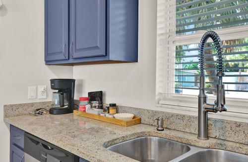 St. Petersburg - Clearwater House | Amazing Home with Heated Pool! Sleeps 10! Book Now! Minutes from everything.