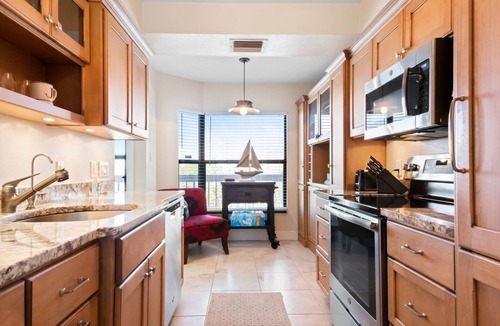 South Pasadena Condo | Amazing Location! Five Minutes from the Beach! Family-Sized Condo