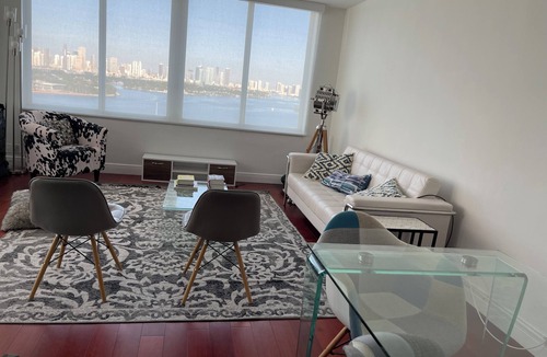West Avenue Apartment | Amazing view, gym, pool, close to restaurants, close to the beach