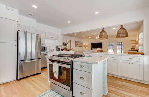Ocean Cay House | "Amelia On My Mind" Beach house with backyard and screened porch - sleeps 8