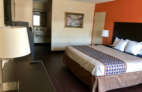 Saks Hotel | American Inn