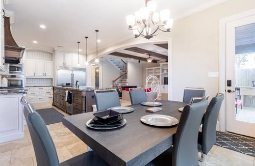 Southeast Houston Villa | AMLUX
