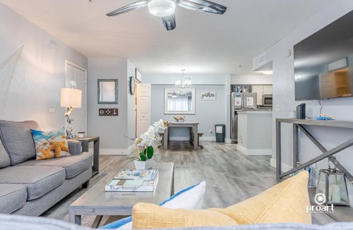 Indian Bayou Apartment | Anchor - modern place a half of mile to the beach