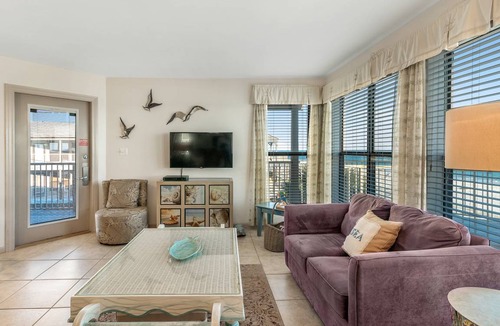 Gulf Shores Apartment | Apartment ∙ 2 bedrooms ∙ 6 guests