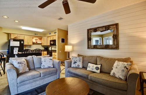 Gulf Shores Apartment | Apartment ∙ 2 bedrooms ∙ 6 guests