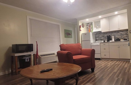 Grand Bay Apartment | Apartment w/kitchen near Dauhpin Island Beaches, Pascagoula and Mobile.