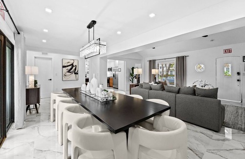 Hollywood Lakes House | Aqua Haven- Stylish Getaway With Pool and Jacuzzi