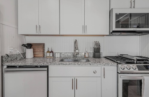 Tampa House | Art Deco Den - Charming 3 bedroom home with pool in Tampa