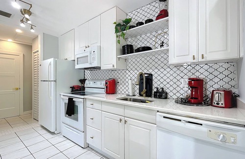 South Corals Villa | Art Loft: Wilton Manors Retreat