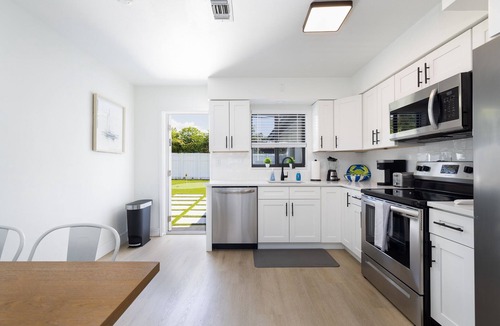 Coral Ridge Apartment | Atlantic Bay. Private Yard with Putting Green. 1.3 Miles to Beach