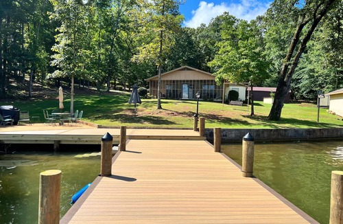 Dadeville Cabin | Auburn - Great view and screened in porch - Lake Martin family gatherings