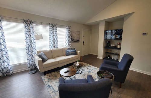 Auburn Condo | Auburn unit located less than 1 mile from university