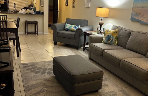 Ventura Condo | Aug-Oct 2026-Sunny, Quiet .Main floor ,Gated, WiFi-GOLF-pools, 30 to universal