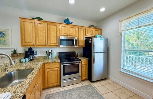 Morgantown House | August Discounted! Super Cute! Easy Beach & Pool Access