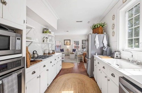 Biloxi House | Authentic Ocean Springs Cottage | Walk Downtown