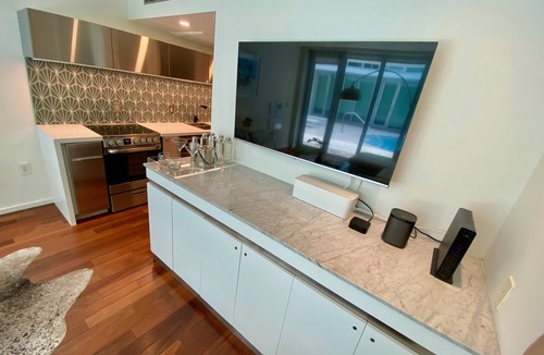 West Avenue Condo | AVAILABILITY HERE: https:/fontana109.lodgify.com/