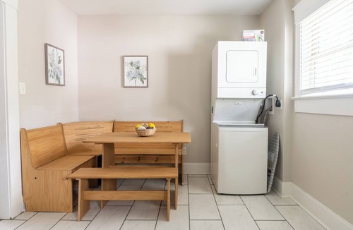 Forest Park Apartment | Avondale Adventure-Serene City Stay-King Bed/Games