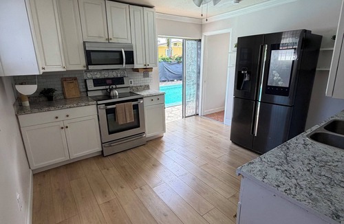 Ives Estates House | Awesome 5-bedroom home with pool in vibrant Miami Aventura/Miami Gardens Area