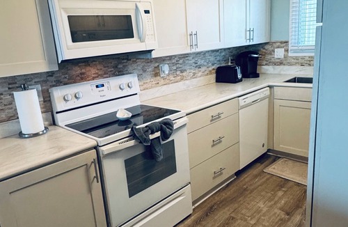 Biltmore Beach Condo | AWESOME LATE SUMMER DEAL:8/29-9/5=1250 Total!5star/Beachfront/FREE Beach Chairs!