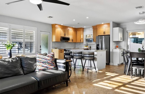Central Corals House | Baby Be Sweet by AvantStay | Pool + Gazebo Lounge | Walk to Dining