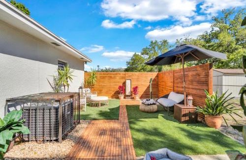 Tampa House | Backyard Modern Zen Retreat with Inside Modern Vibe