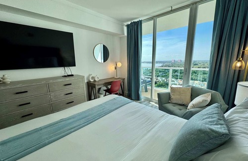 Coconut Grove Condo | Balcony Ocean Views | Pool, Gym, Wi-Fi & Parking