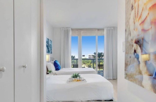 Hallandale Beach Condo | Balcony + Pool + Near Beach + Gym